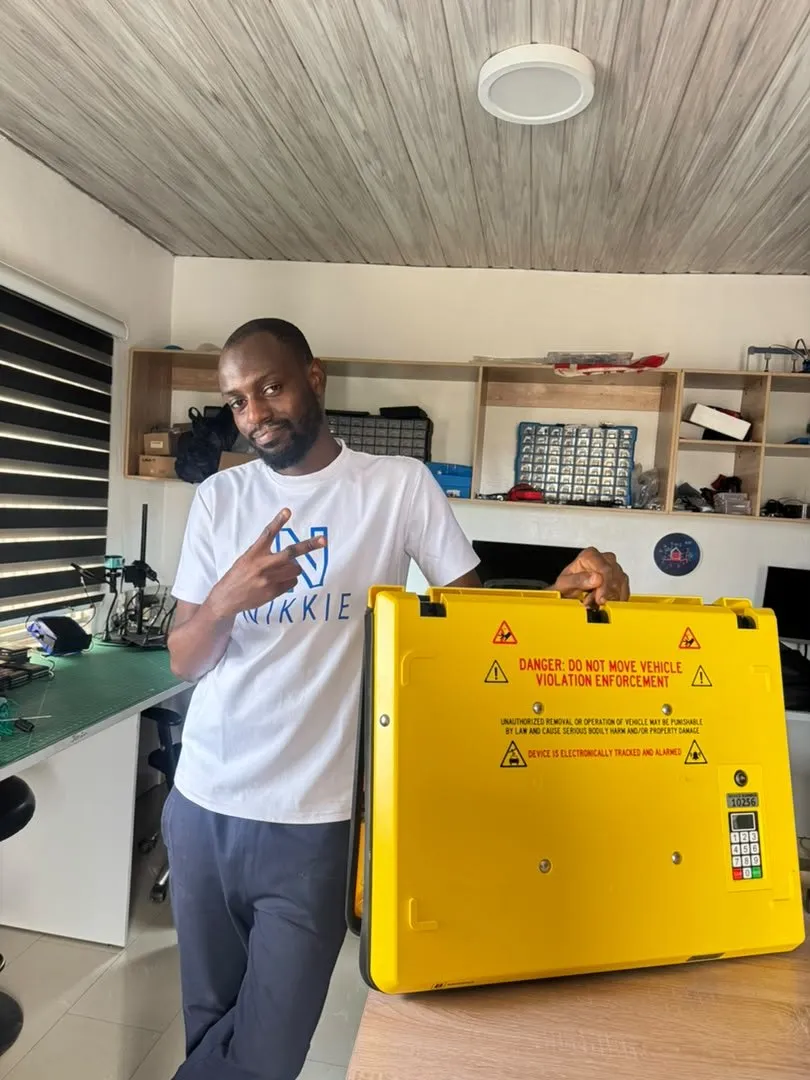 Our engineer with the immobilizer in the lab